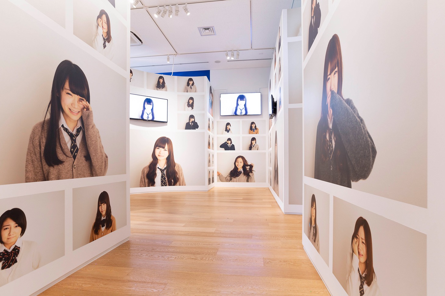 「乃木坂46 Artworks だいたいぜんぶ展」の様子。