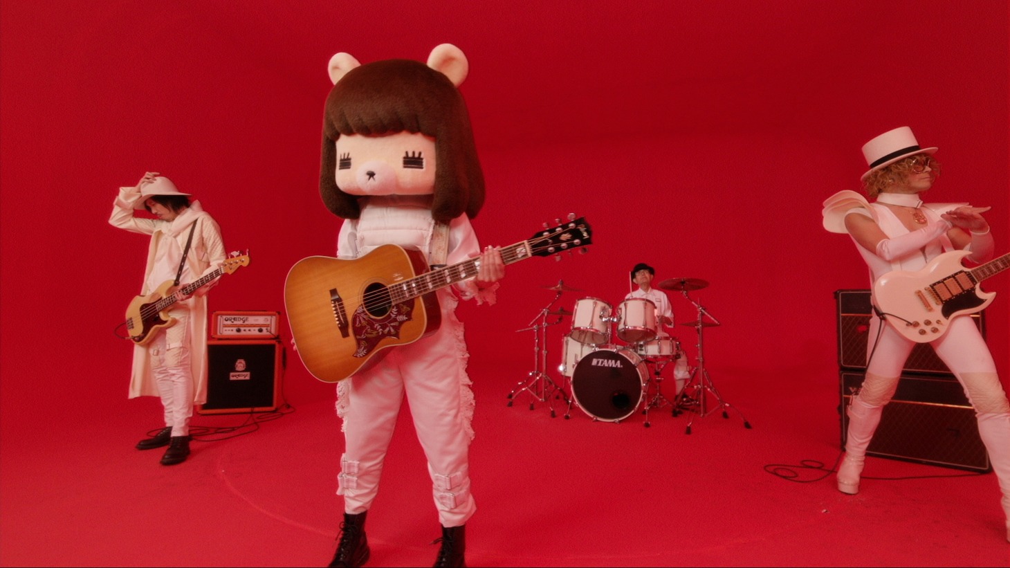 「あっちゅーまやねん 人生」ミュージックビデオのワンシーン。