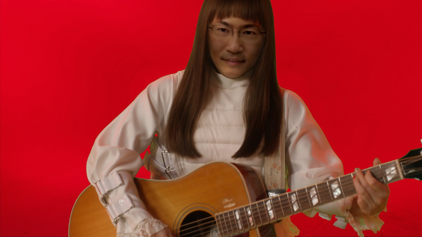 「あっちゅーまやねん 人生」ミュージックビデオのワンシーン。