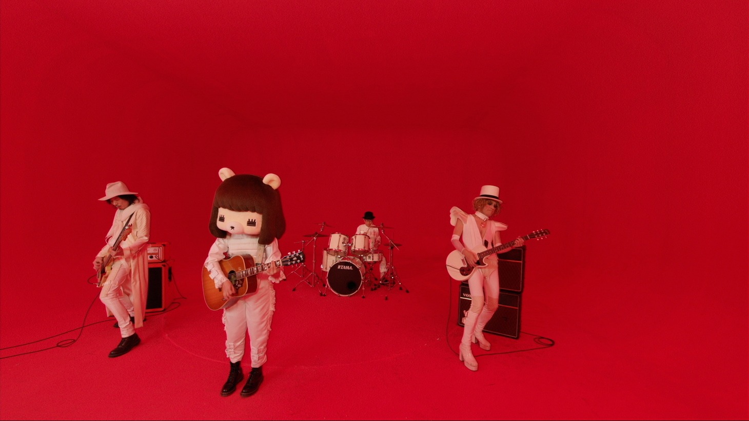 「あっちゅーまやねん 人生」ミュージックビデオのワンシーン。