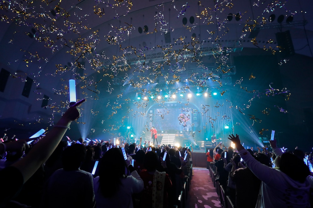 鈴村健一「鈴村健一 LIVE 2019 "WARAUTA"」の様子。（撮影：草刈雅之）