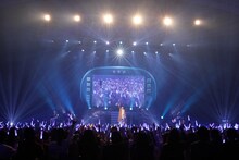 鈴村健一「鈴村健一 LIVE 2019 "WARAUTA"」の様子。（撮影：草刈雅之）