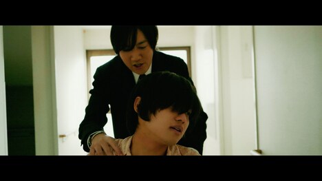 TeddyLoid「Foolish feat. 元・天才」ミュージックビデオのワンシーン。