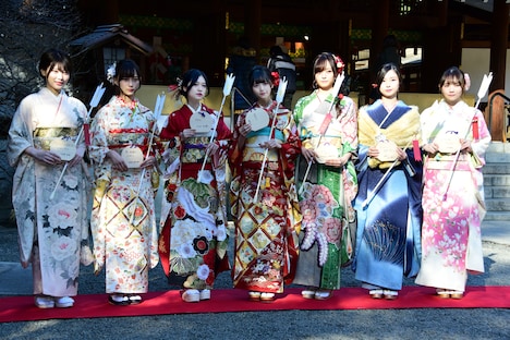 左から伊藤純奈、鈴木絢音、寺田蘭世、齋藤飛鳥、梅澤美波、佐々木琴子、田村真佑。