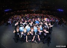 「Rush×300 The Tour 2018『喜・怒・哀・楽』Last 『楽』in TOKYO」で撮影された記念写真。（写真提供：BACSエンターテイメント）