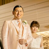 左から春日俊彰（オードリー）、大場美奈（SKE48）。