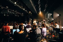 「蓮沼執太フィル・ニューイヤーコンサート2019」の様子。（撮影：後藤武浩）