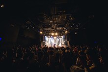 Keishi Tanakaのライブの様子。（撮影：山川哲矢）