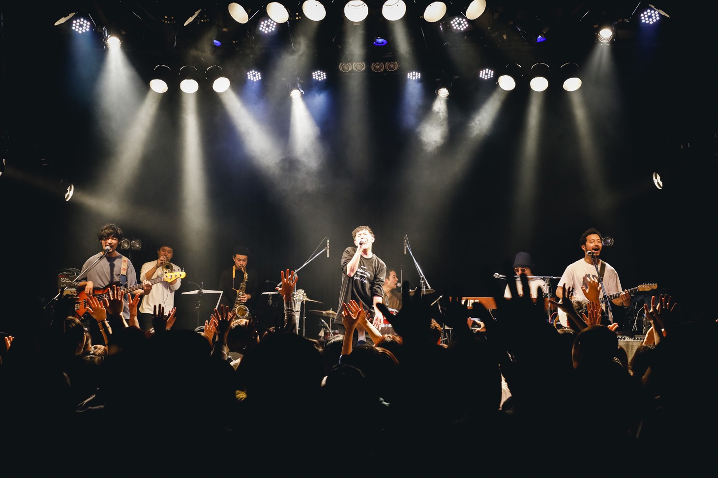 Keishi Tanakaのライブの様子。（撮影：山川哲矢）
