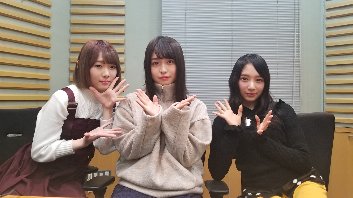 左から欅坂46の小池美波、長濱ねる、佐藤詩織。