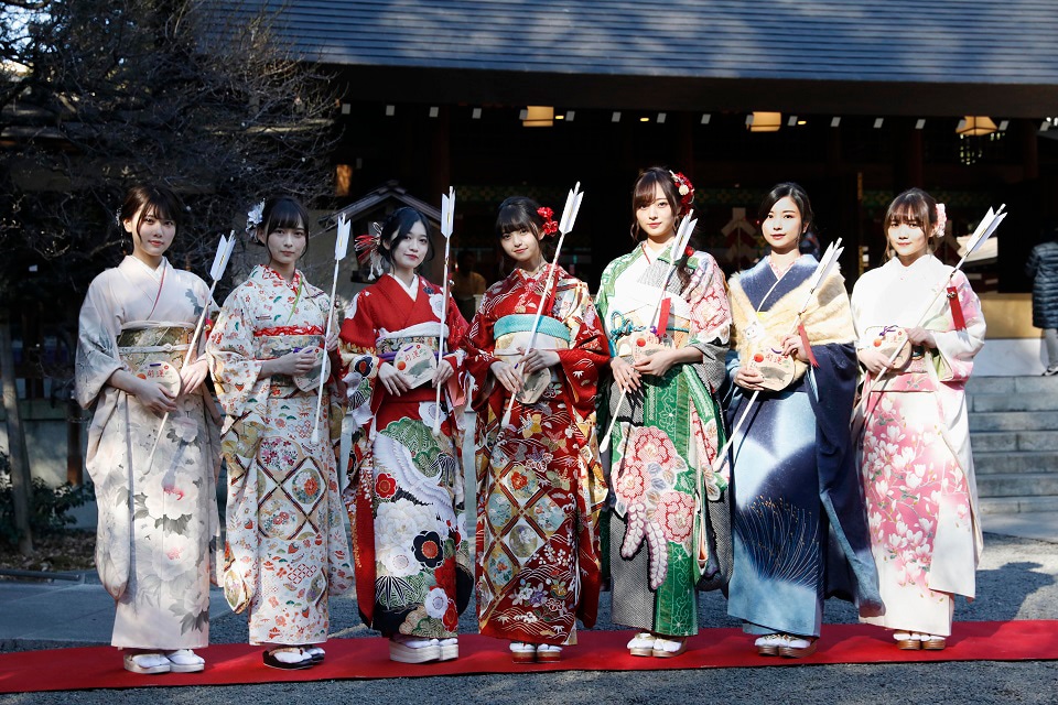左から伊藤純奈、鈴木絢音、寺田蘭世、齋藤飛鳥、梅澤美波、佐々木琴子、田村真佑。（写真提供：ソニー・ミュージックレコーズ）