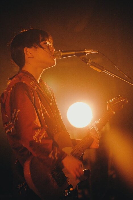 たかはしほのか（Vo, G）（撮影：南風子）