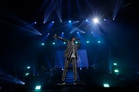 鈴村健一「鈴村健一 LIVE 2019 "WARAUTA"」の様子。（撮影：草刈雅之）