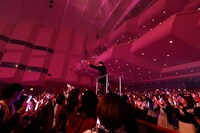 鈴村健一「鈴村健一 LIVE 2019 "WARAUTA"」の様子。（撮影：草刈雅之）