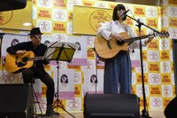 Anna「『初恋のワルツ』リリース記念イベント」の様子。