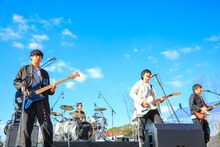 flumpoolのゲリラライブの様子。