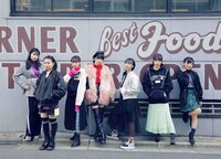 はちみつロケット。中央が雨宮かのん。