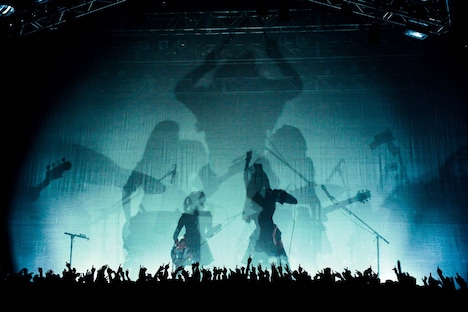 1月12日の東京・新木場STUDIO COAST公演の様子。（photo by MASANORI FUJIKAWA）