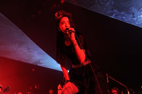 彩姫（Vo）（photo by MASANORI FUJIKAWA）