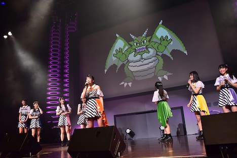 “Fドラゴン”を倒すべく早口言葉を披露する広瀬ゆうき（中央）。