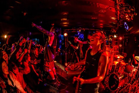 Crystal Lake(Photo by TAKASHI KONUMA )