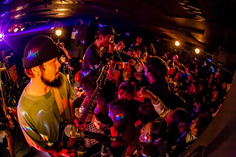 SHADOWS(Photo by TAKASHI KONUMA )