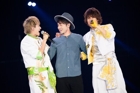 BOYS AND MENとナオト・インティライミのコラボの様子。（撮影：田中聖太郎写真事務所）