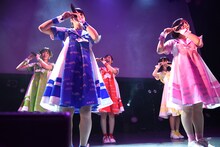 PAのトラブルで「CONVERSATION FANCY」のイントロが流れずポーズをとったまま固まる神宿。