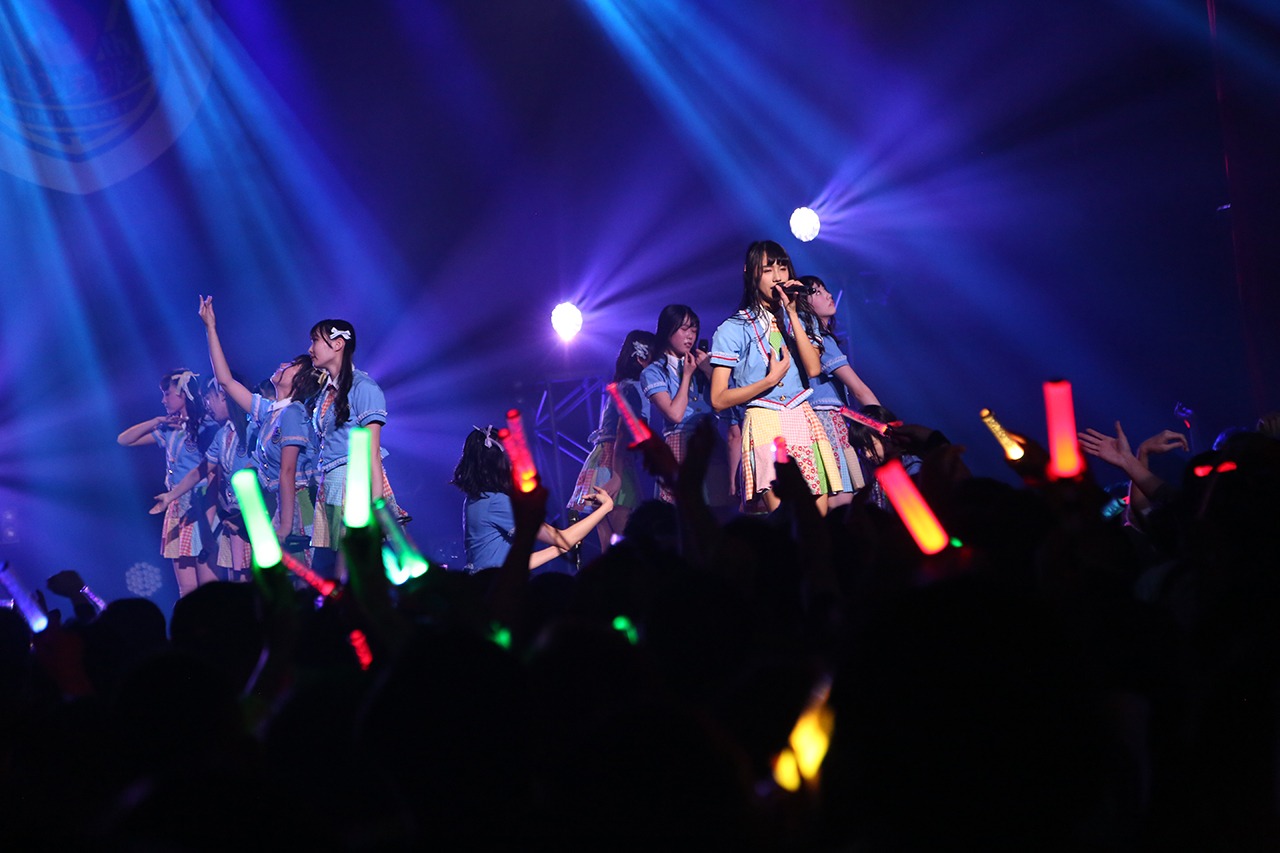 虹のコンキスタドール「全国征服！5th Anniversary レインボウツアー」神奈川・CLUB CITTA'公演の様子。（写真提供：キングレコード）