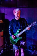 Takahiro（G, Vo / SHADOWS）（Photo by TAKASHI KONUMA ）