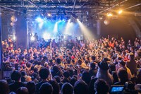 「眉村ちあき 東阪クアトロライブ～眉村ちあき × スーパードラゴンゲスト」東京・渋谷CLUB QUATTRO公演の様子。（Photo by I.ITO）