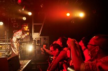 「眉村ちあき 東阪クアトロライブ～眉村ちあき × スーパードラゴンゲスト」東京・渋谷CLUB QUATTRO公演の様子。（Photo by TETSUYA  TSUJI）