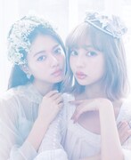 左から山本舞香、中村里砂。