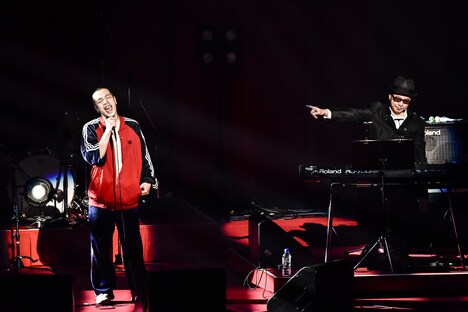 左から峯田和伸（銀杏BOYZ）、Dr.kyOn。（Photo by AZUSA TAKADA）