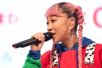 青山テルマ（写真提供：ユニバーサルJ）