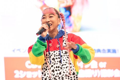 青山テルマ(写真提供:ユニバーサルJ)