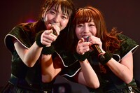 左から塩川莉世、松井さやか。