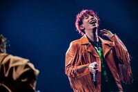 Hiro（Vo）（Photo by TAKASHI KONUMA）