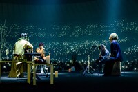 センターステージで演奏するMY FIRST STORY。（Photo by TAKASHI KONUMA）