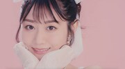 小倉唯「アップル・ガール」ミュージックビデオのワンシーン。