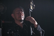 秋田ゴールドマン(B / SOIL&"PIMP"SESSIONS)(Photo by Yoshiaki Miura)