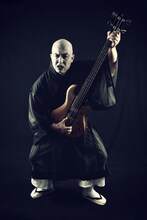 鈴木研一（人間椅子）