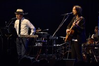 左から高橋幸宏、高野寛。