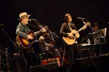 左から浜崎貴司、高野寛。