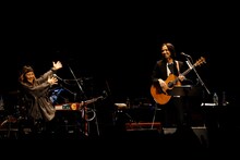 左から原田郁子、高野寛。