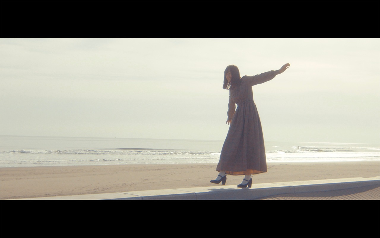 SOL「RAINBOW TRAVELLER」ミュージックビデオのワンシーン。