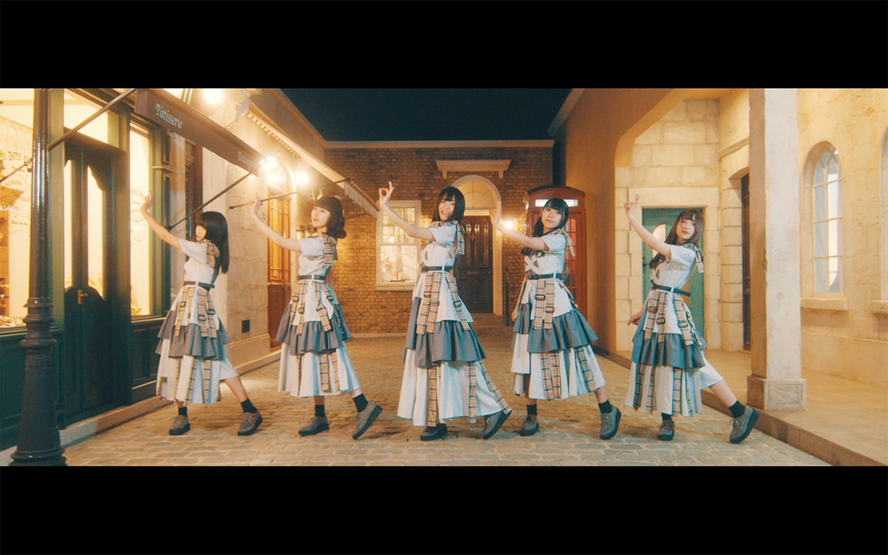 SOL「RAINBOW TRAVELLER」ミュージックビデオのワンシーン。