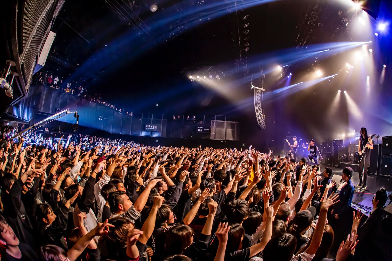 “教祖”のようなCrystal Lake、満員のBLITZで初ワンマン「バンドは宗教みたいなもの」