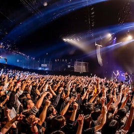 “教祖”のようなCrystal Lake、満員のBLITZで初ワンマン「バンドは宗教みたいなもの」