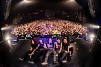Crystal Lake「HELIX TOUR」の様子。（Photo by TAKASHI KONUMA ）